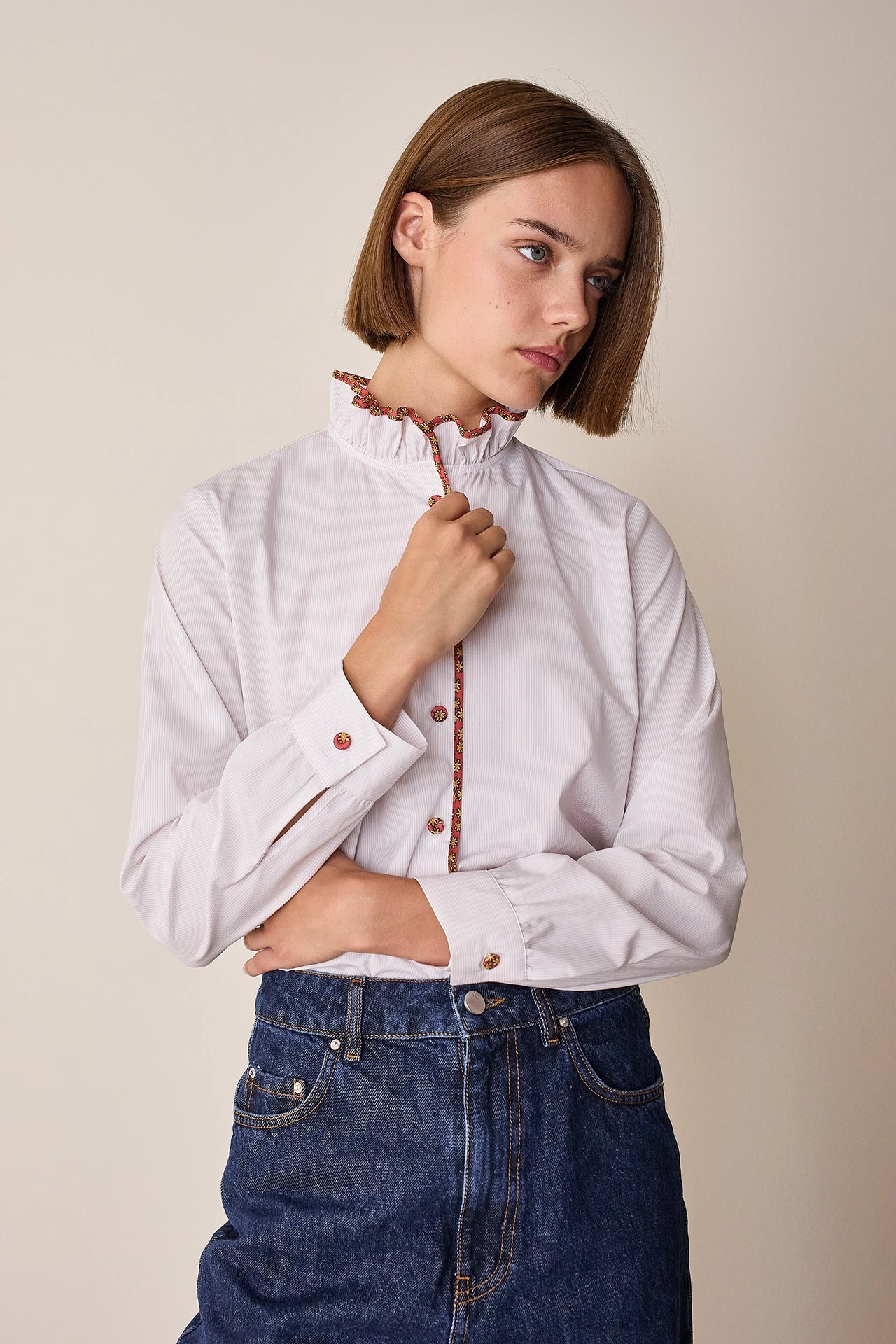 Ruffled collar shirt with floral details