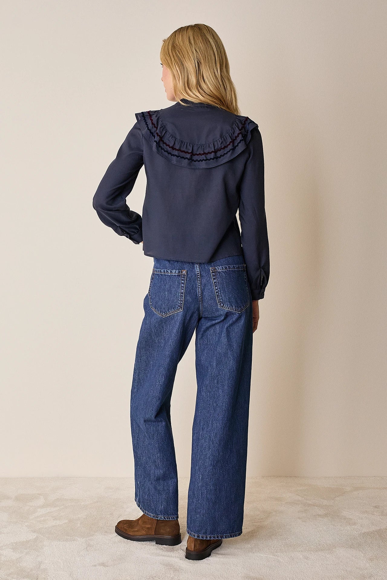 Camicia con volant e dettagli in velluto