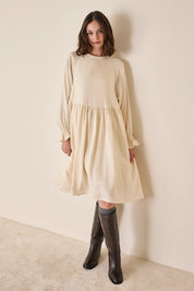 Abito con maniche a sbuffo