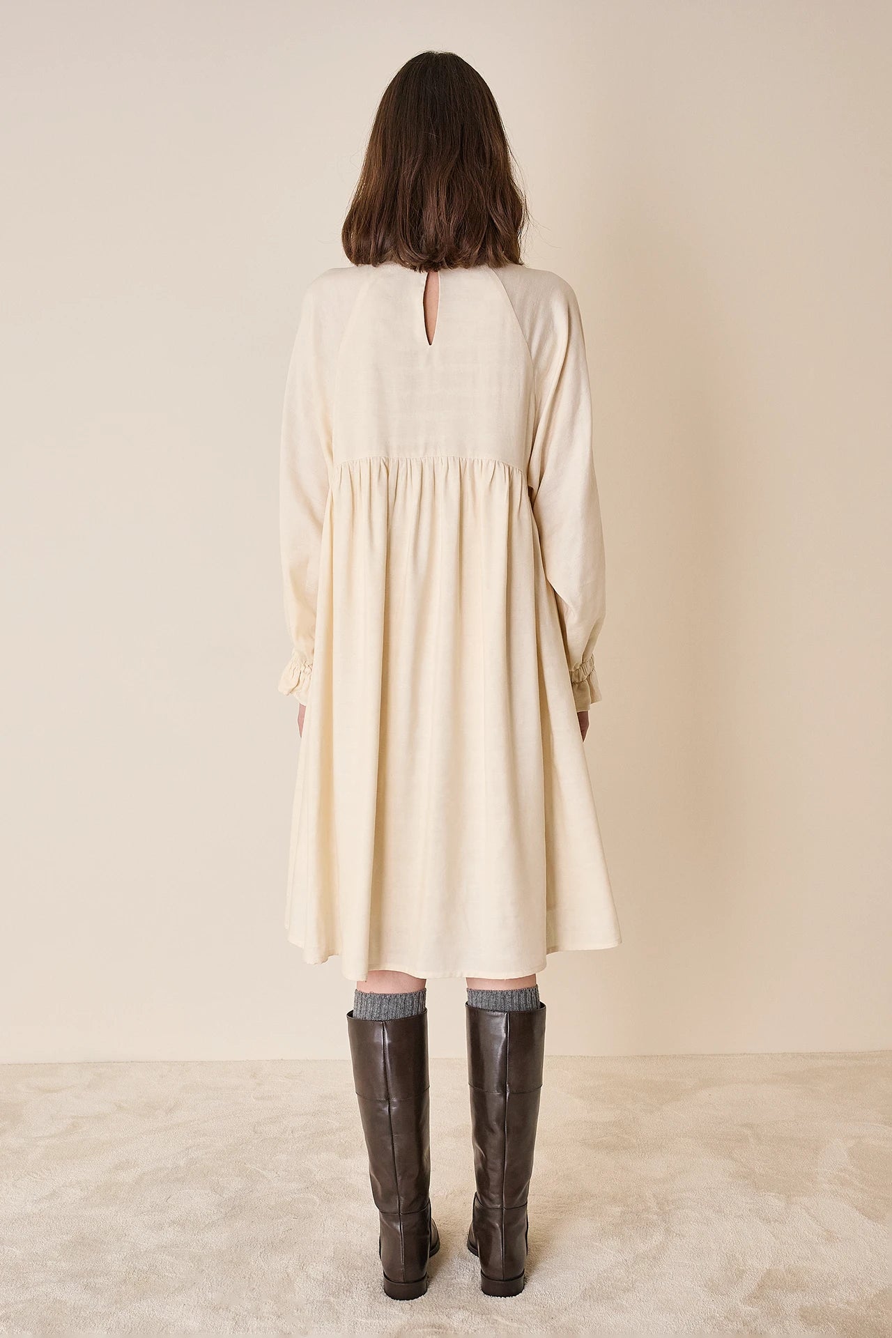 Abito con maniche a sbuffo