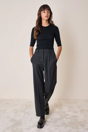 Pantaloni in blend di lana con pinces