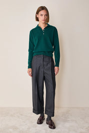 Pantaloni ampi con piega e risvolto