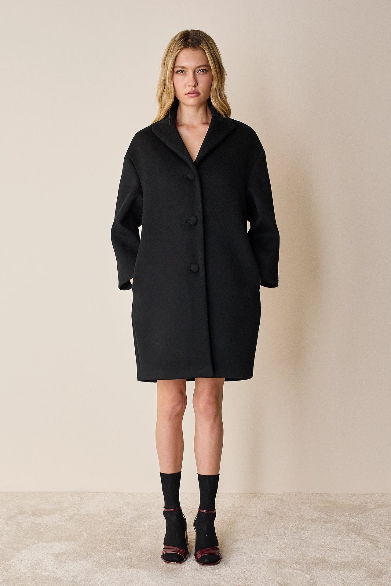Cappotto a uovo in lana vergine