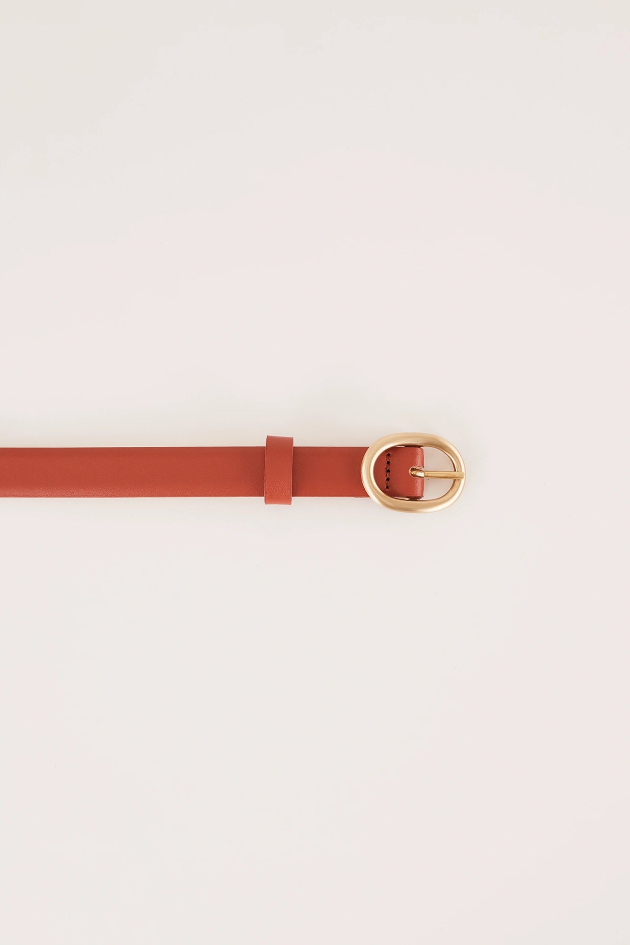 Cintura sottile con fibbia ovale