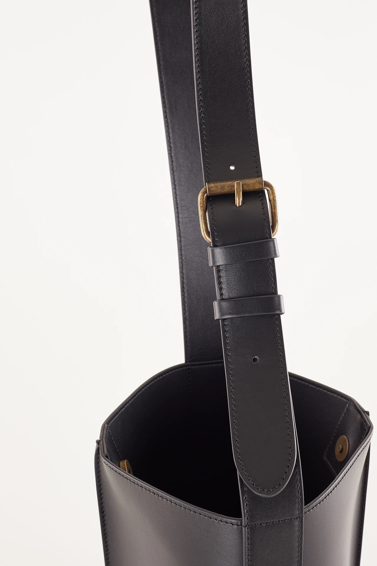 Borsa a secchiello in pelle