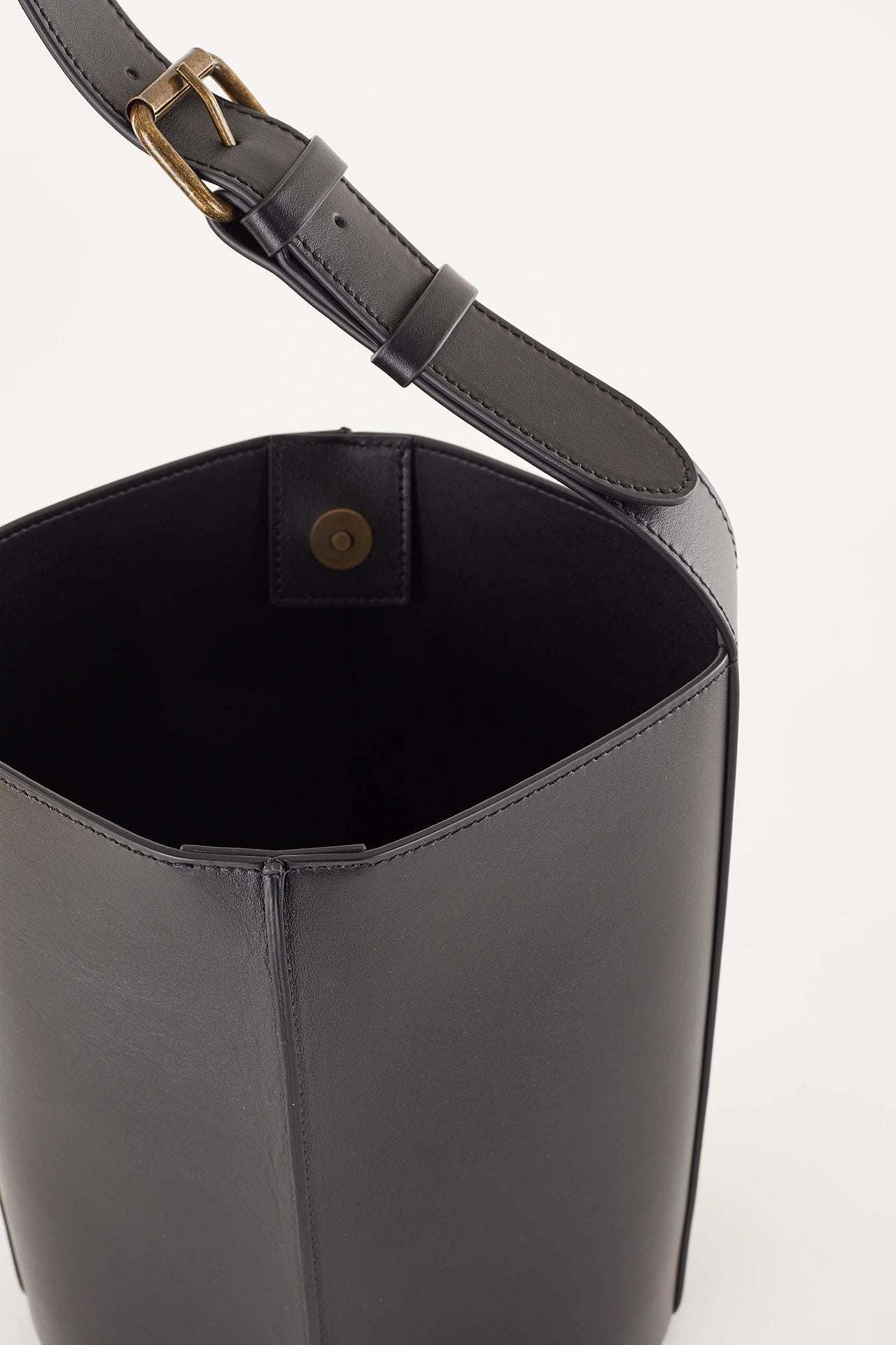 Borsa a secchiello in pelle