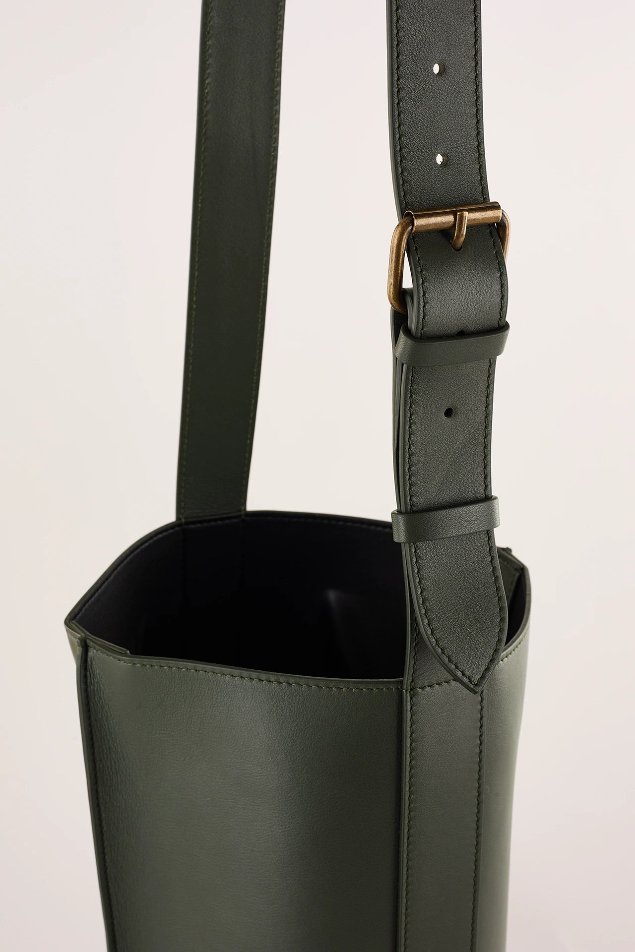 Borsa a secchiello in pelle