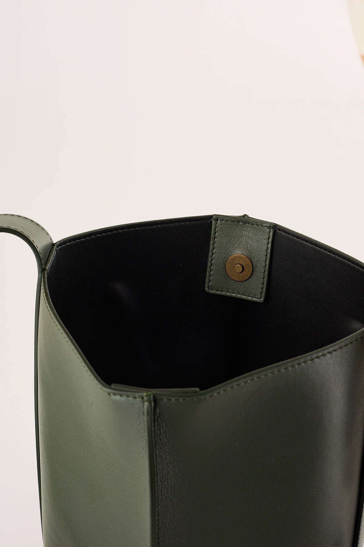 Borsa a secchiello in pelle