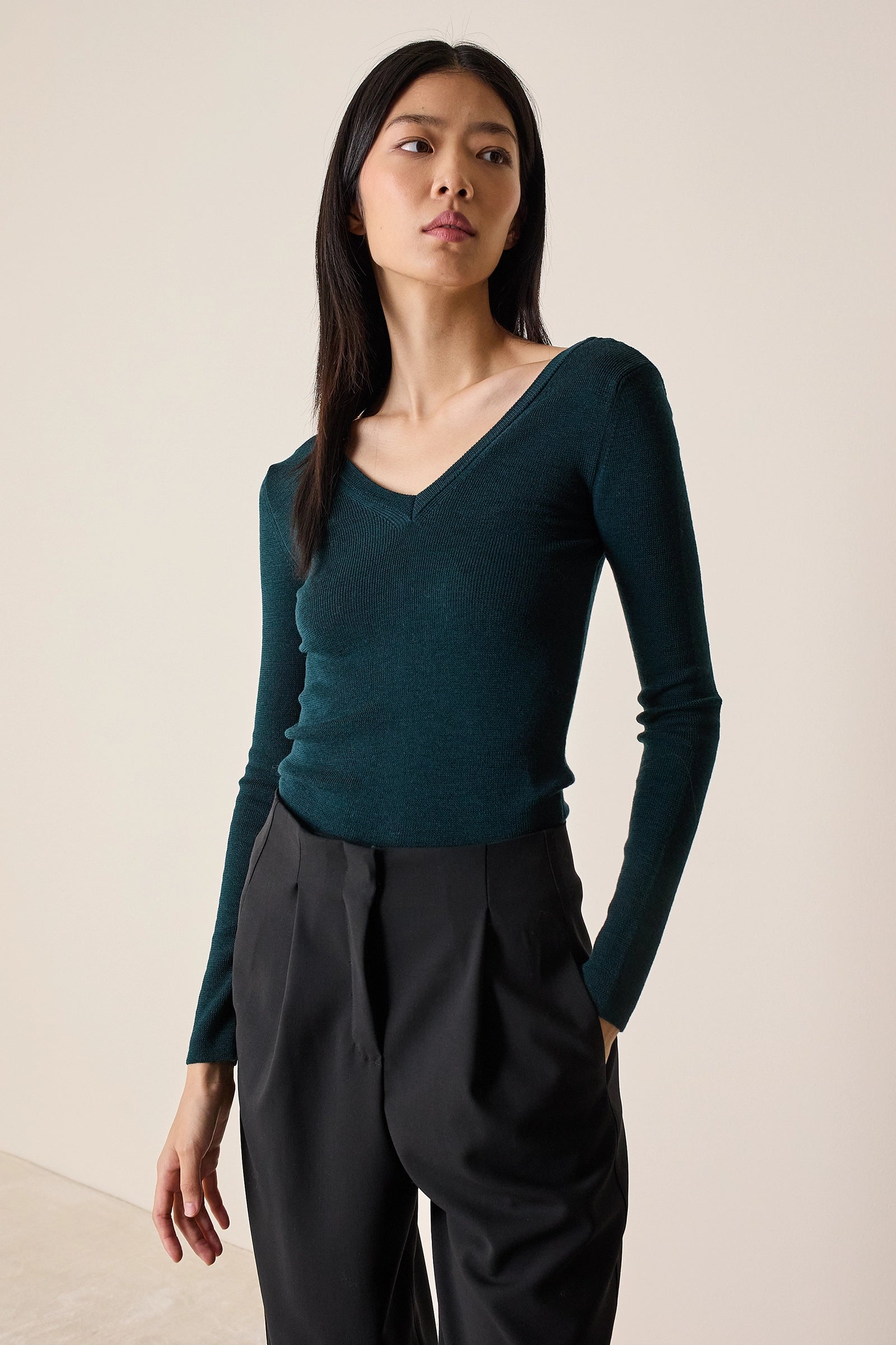 Pullover con scollo a V sulla schiena