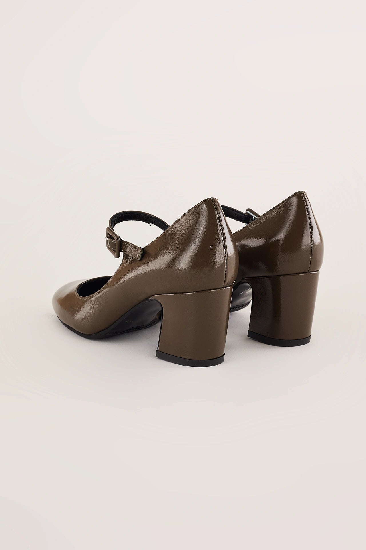 Mary Jane in vernice morbida con tacco 6 cm