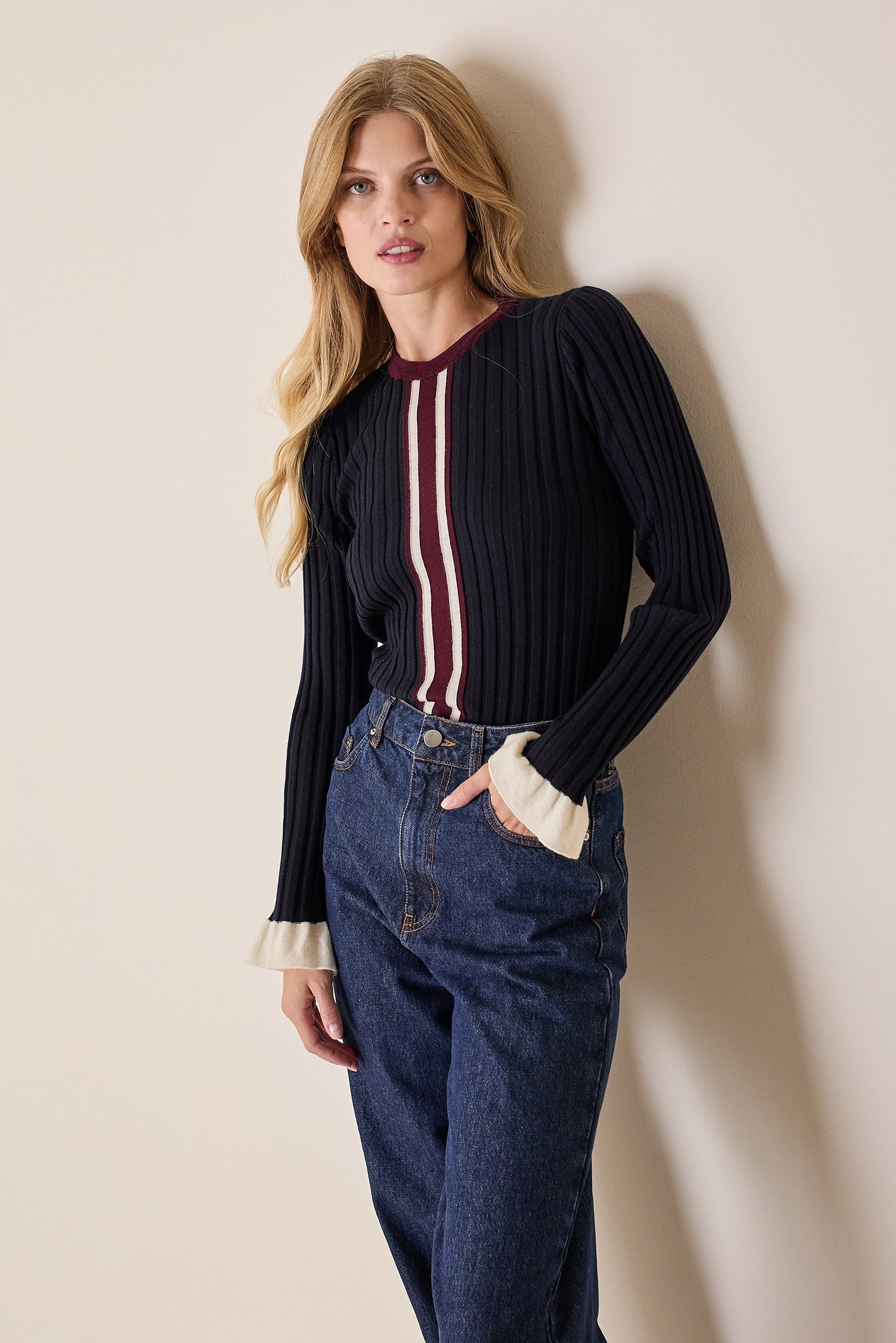 Maglia girocollo con polsini volant