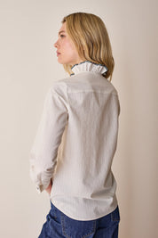 Camicia con colletto volant e dettagli a fiori