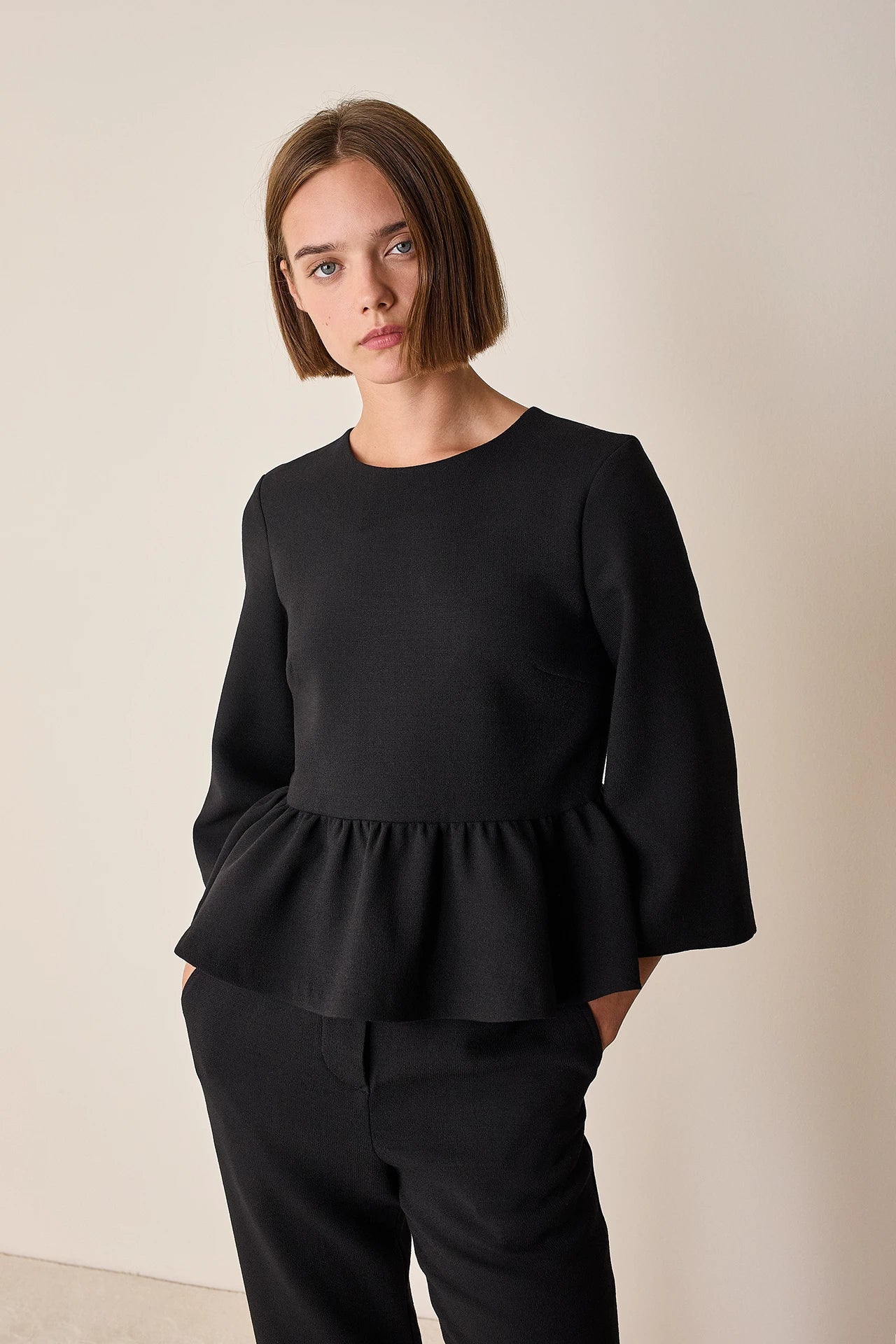 Top con balza in lana stretch