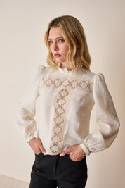 Top in lino e cotone con inserti ricamati