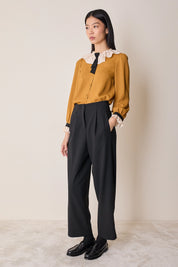 Camicia con colletto volant e cravattino