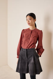 Camicia girocollo con maniche a sbuffo