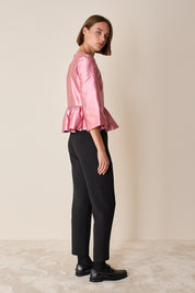 Top in seta e cotone con balza
