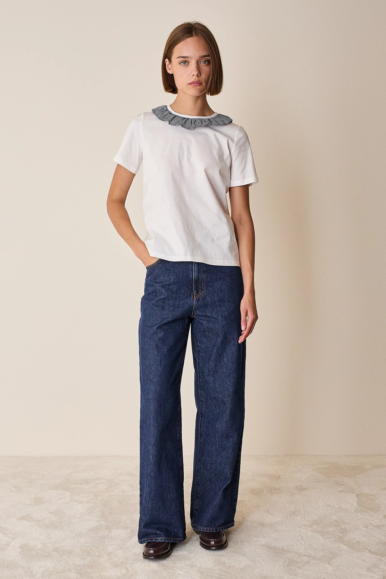 T-shirt con colletto volant