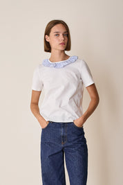 T-shirt con colletto volant
