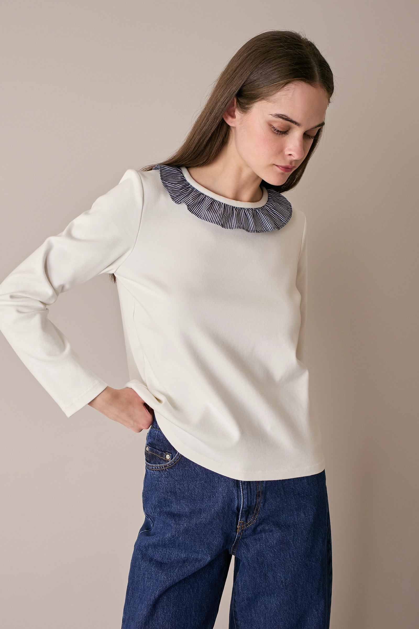 Long-sleeve T-shirt with ruffled collar
