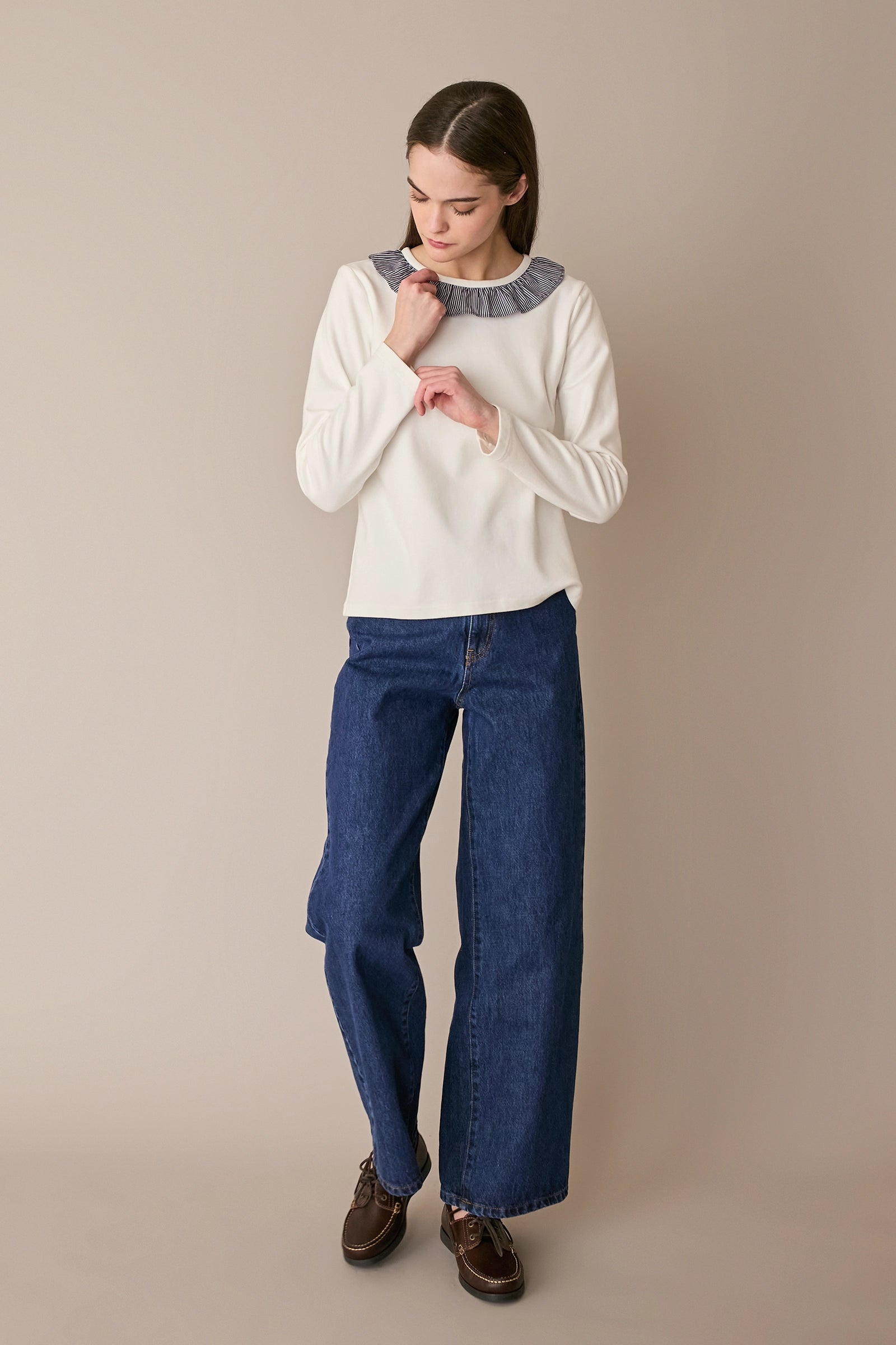 Long-sleeve T-shirt with ruffled collar
