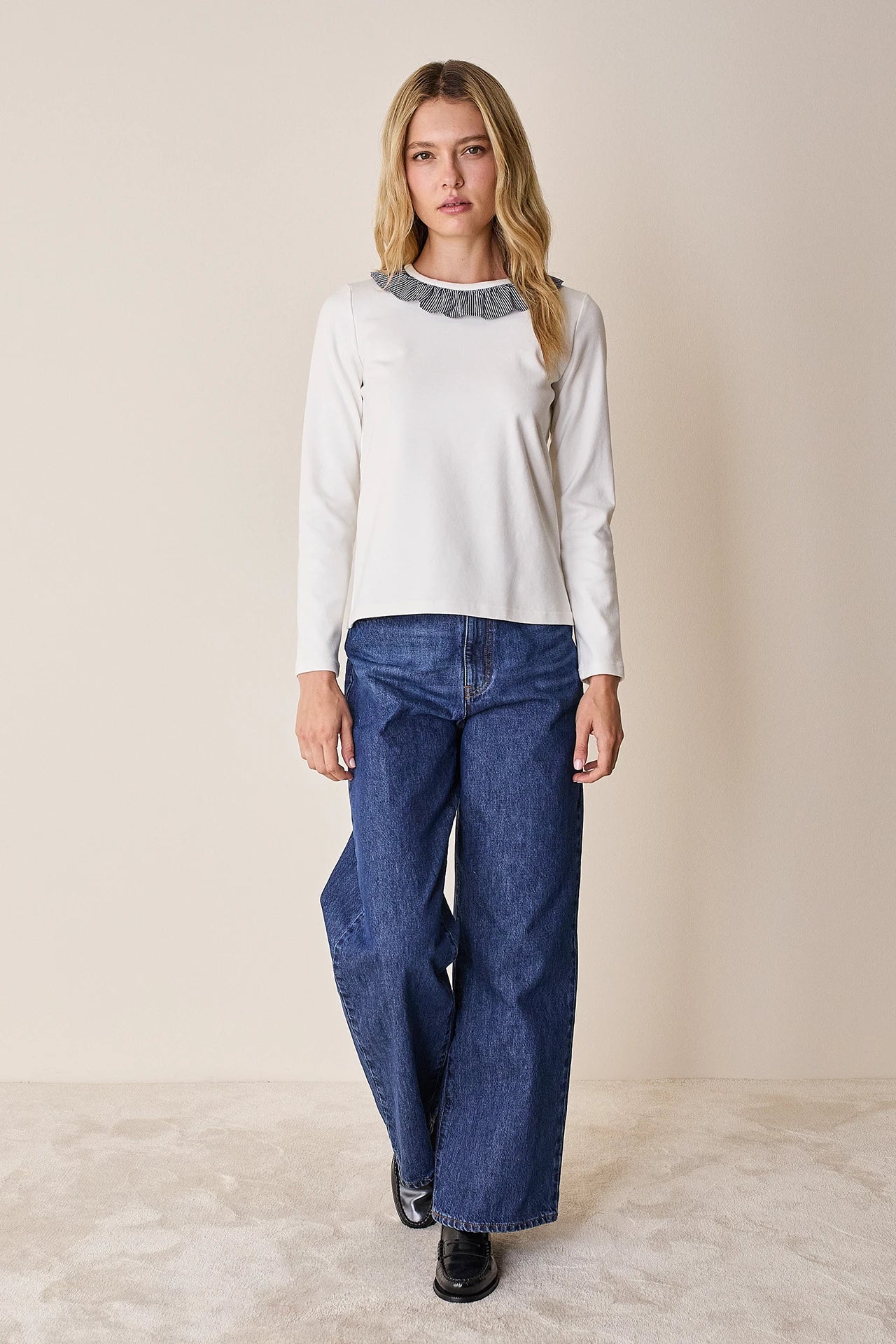 T-shirt a maniche lunghe con colletto volant