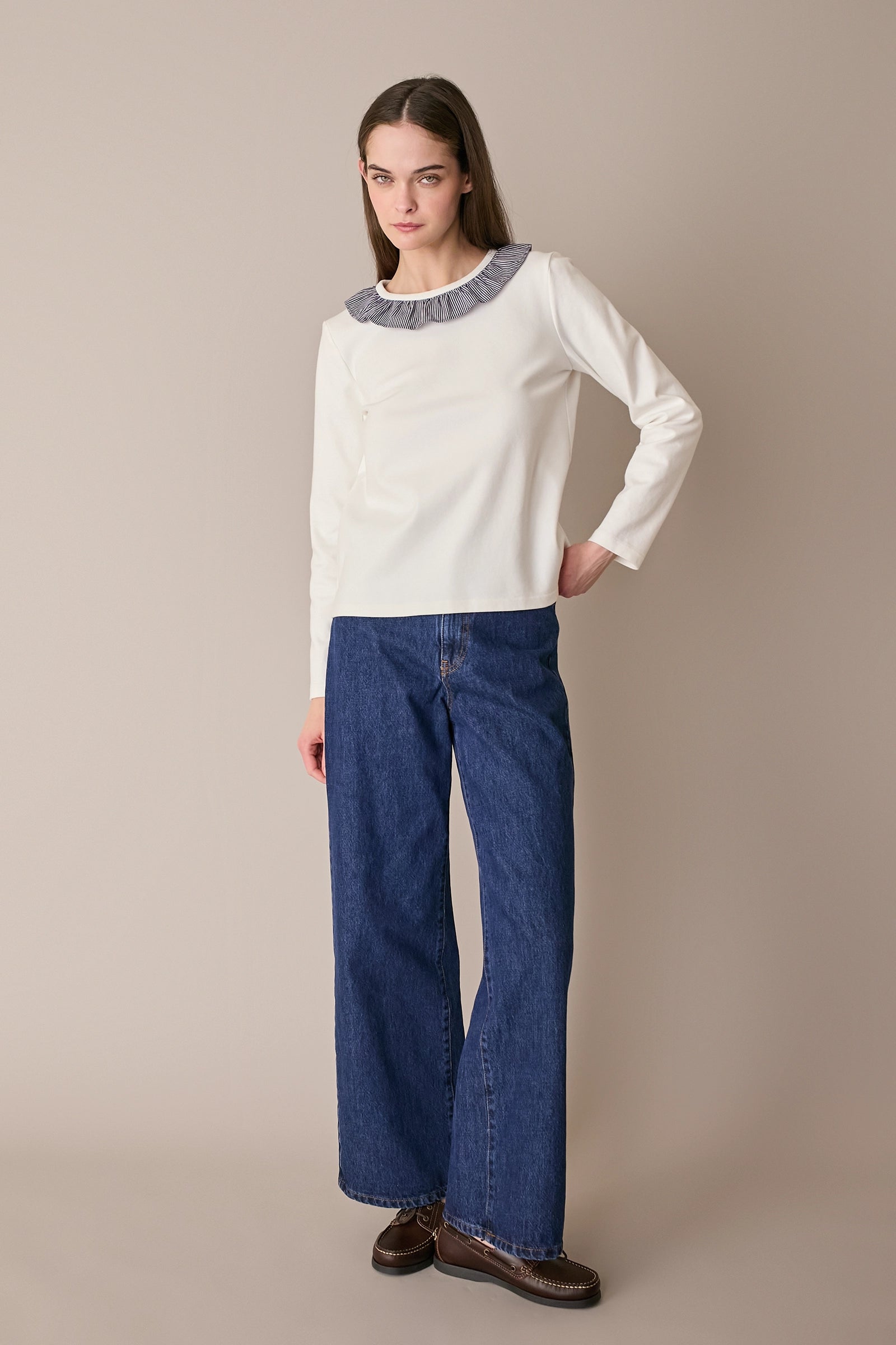 Long-sleeve T-shirt with ruffled collar
