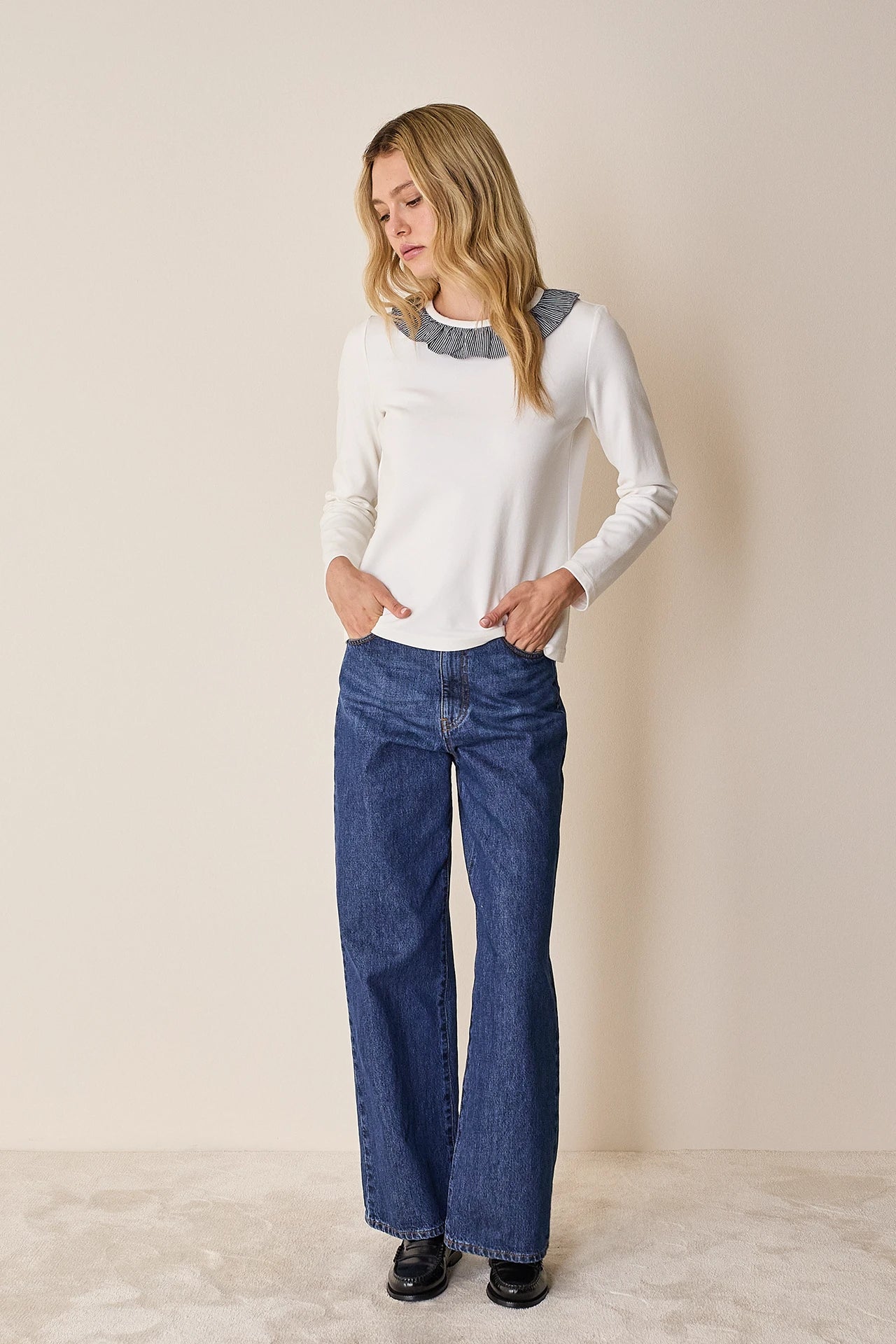 T-shirt a maniche lunghe con colletto volant