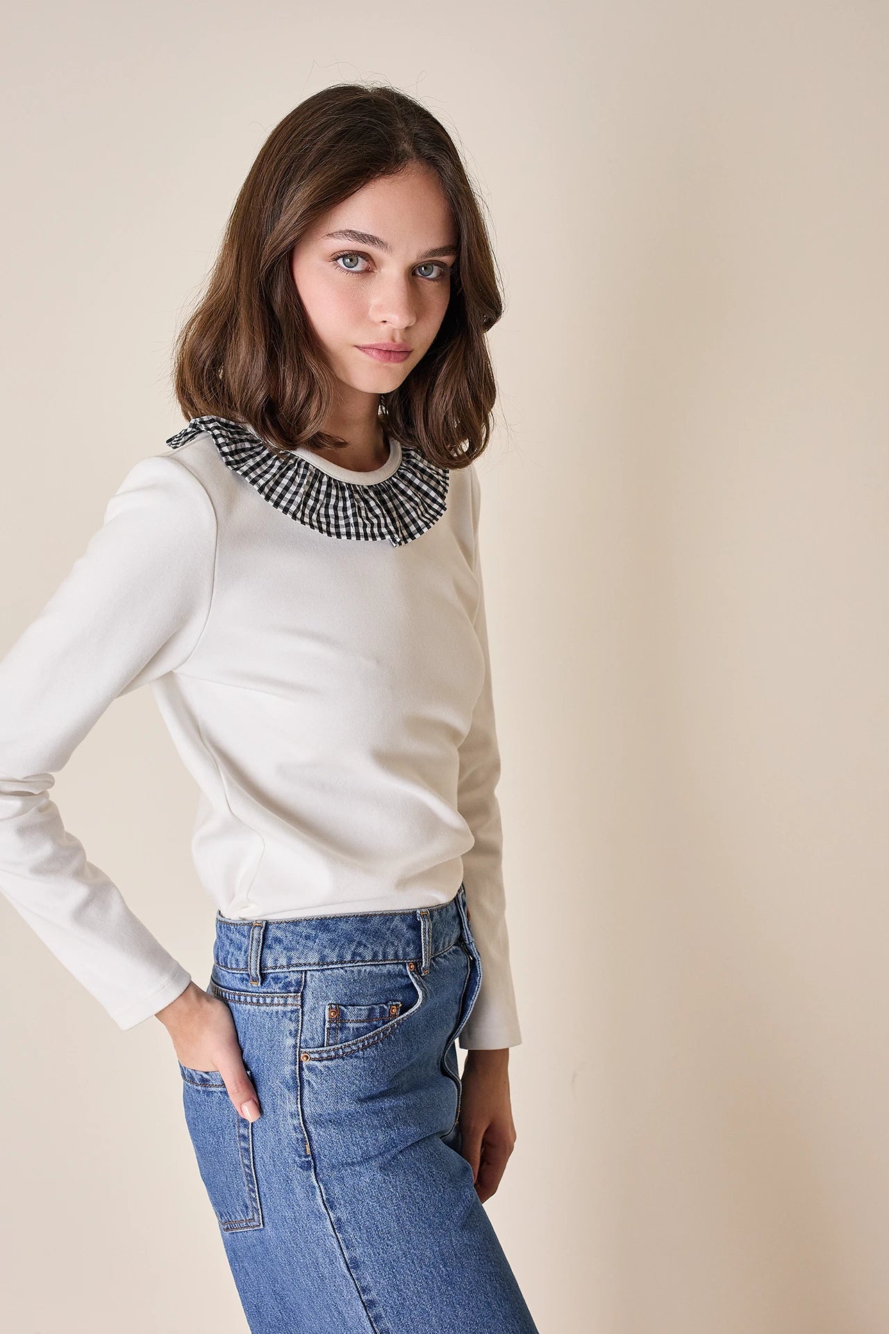 T-shirt a maniche lunghe con colletto volant
