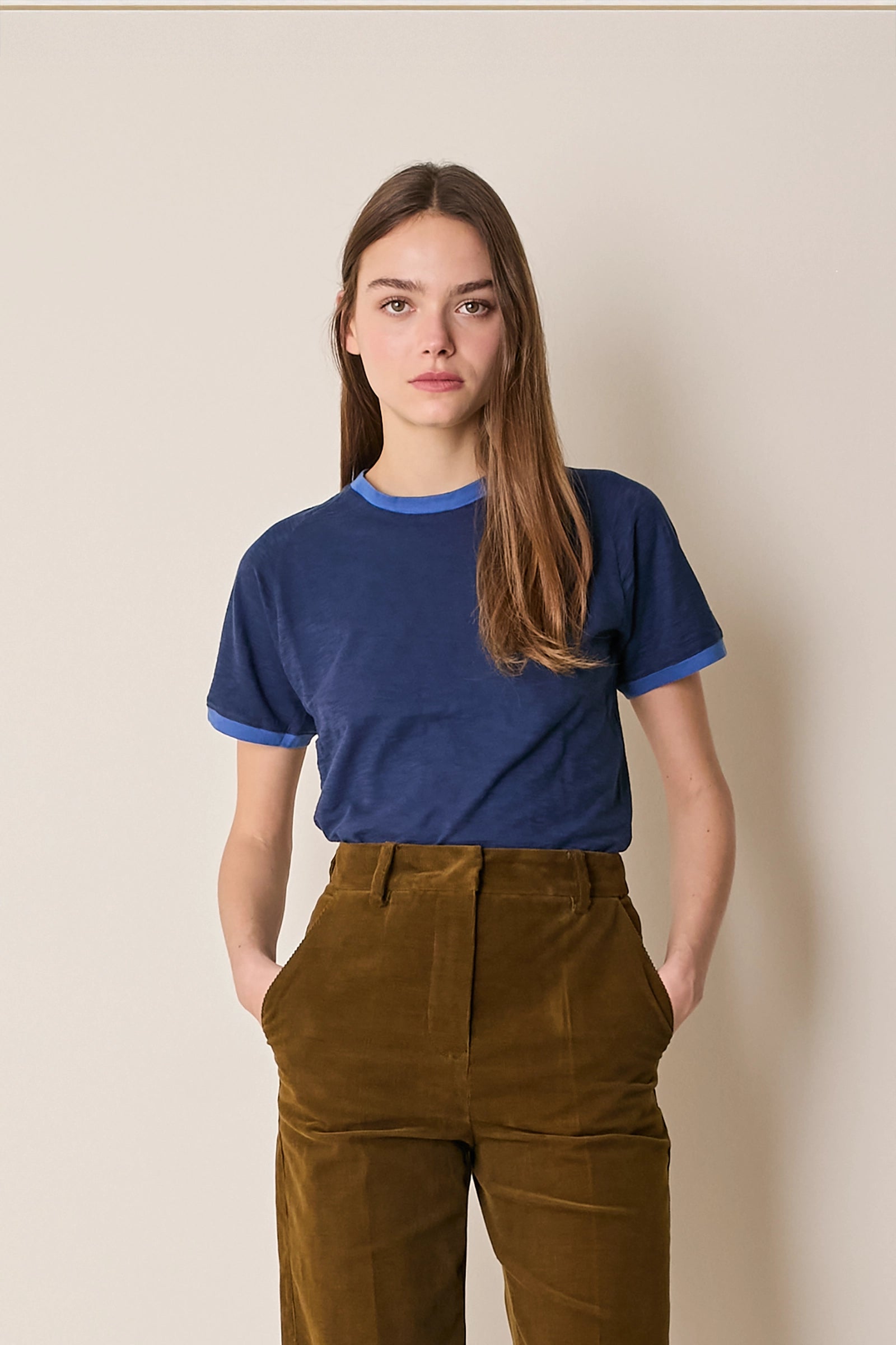 T-shirt in cotone con profili a contrasto