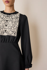 Abito in lana e pizzo macramè