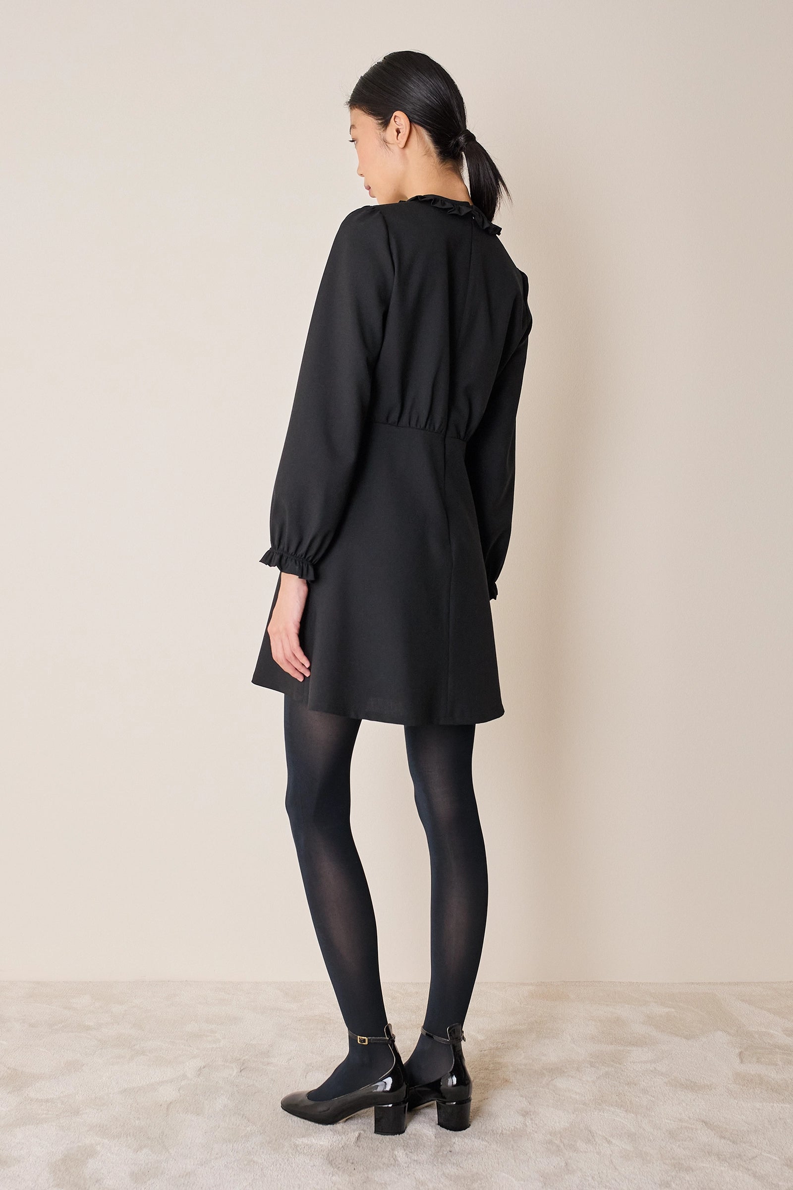 Abito in lana e pizzo macramè