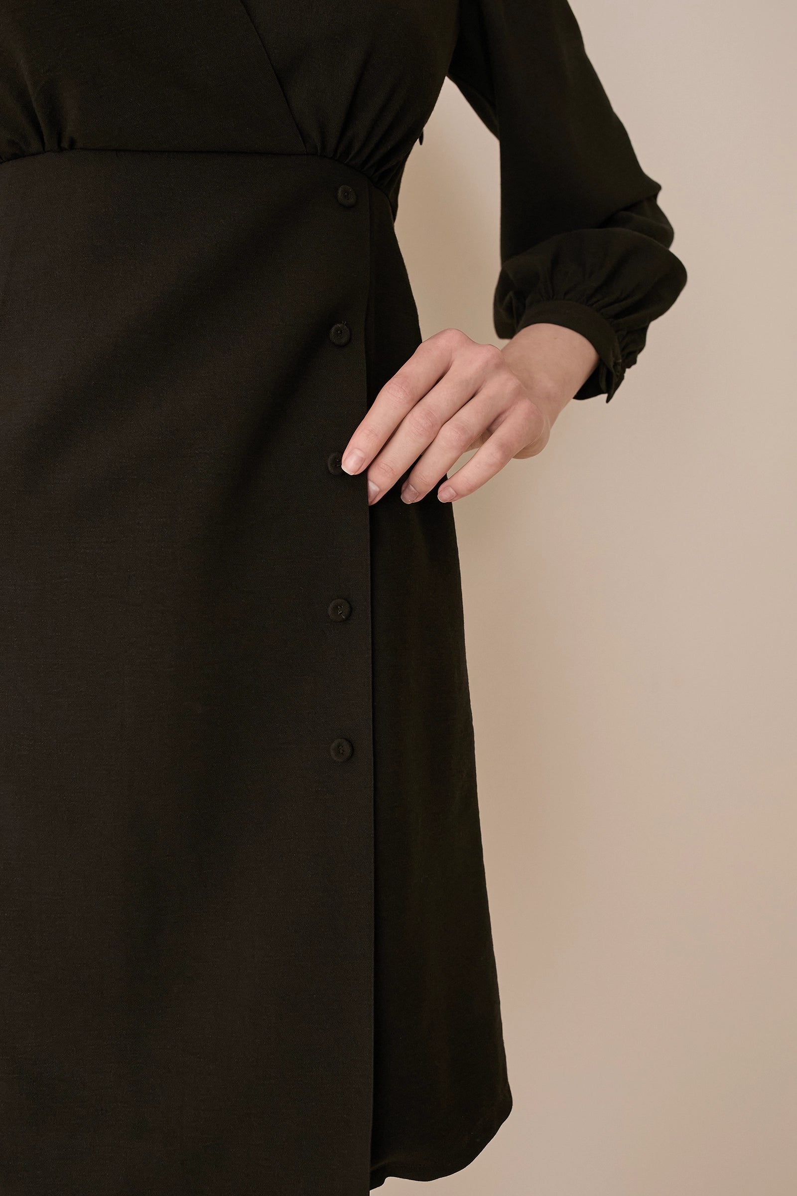 Abito fluido con scollo a portafoglio