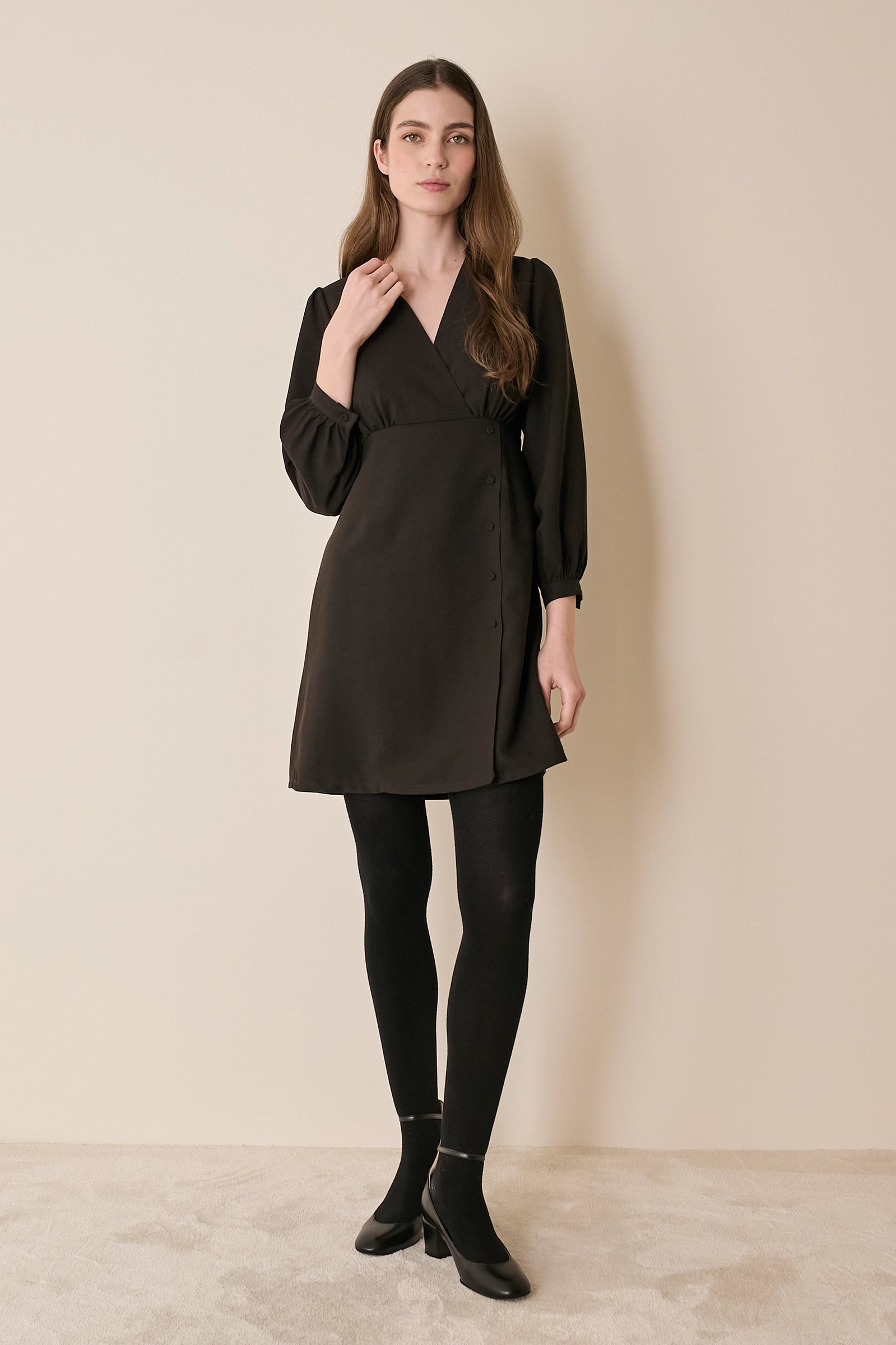 Abito fluido con scollo a portafoglio