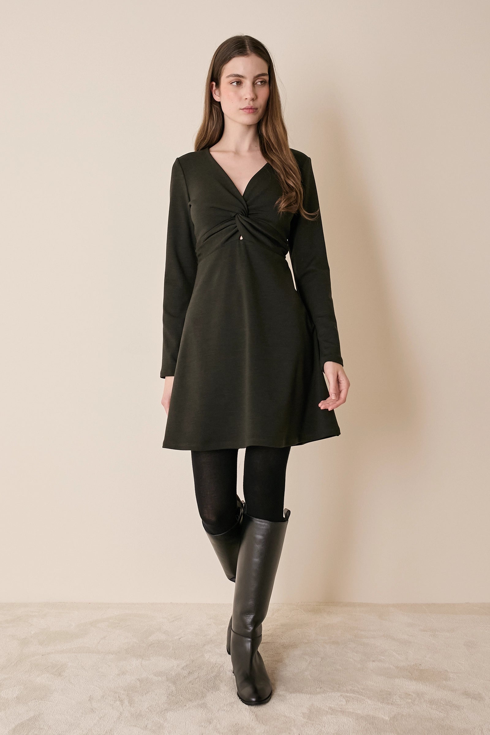 Abito in jersey di lana con scollo incrociato