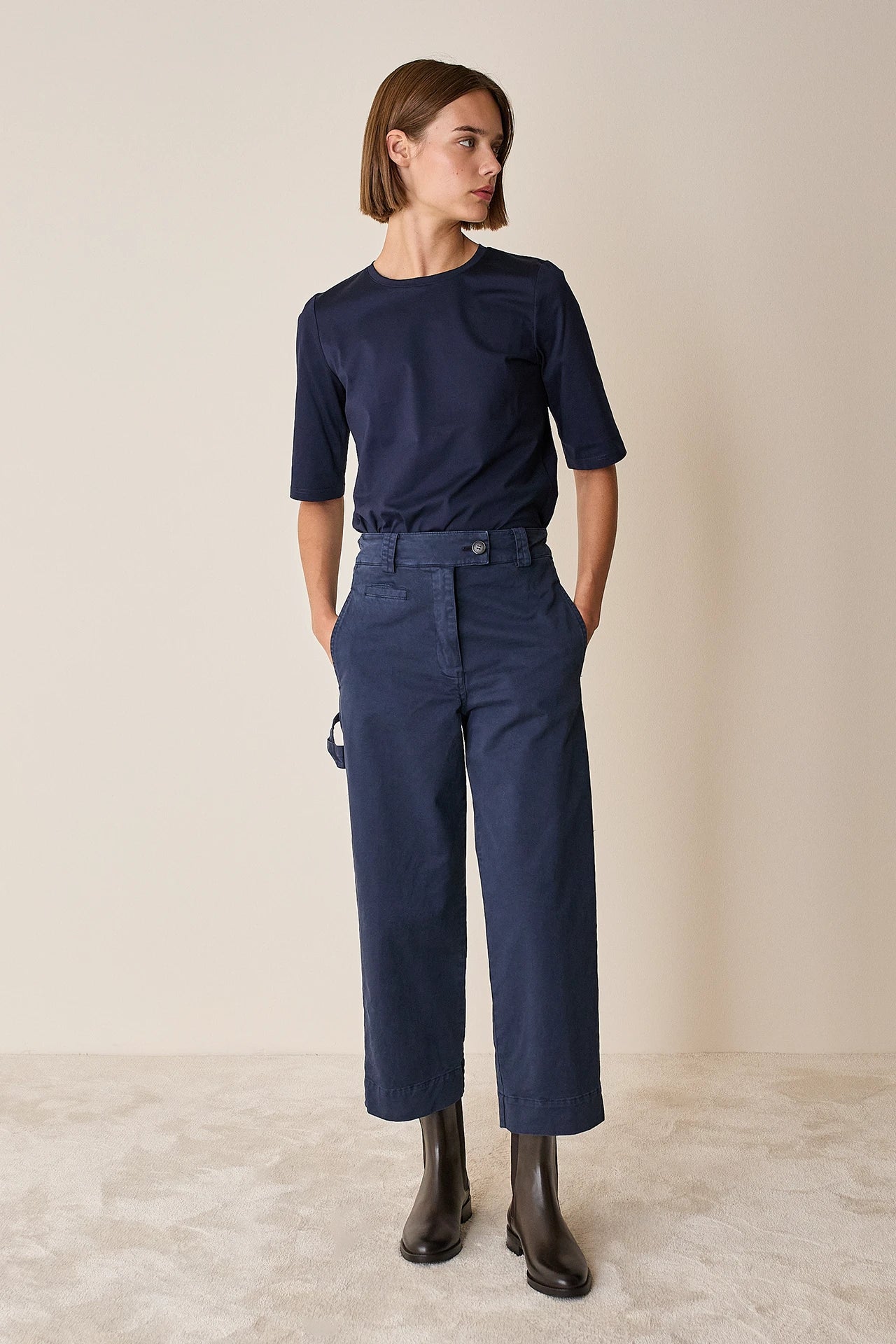 Pantaloni cropped con vita elastica