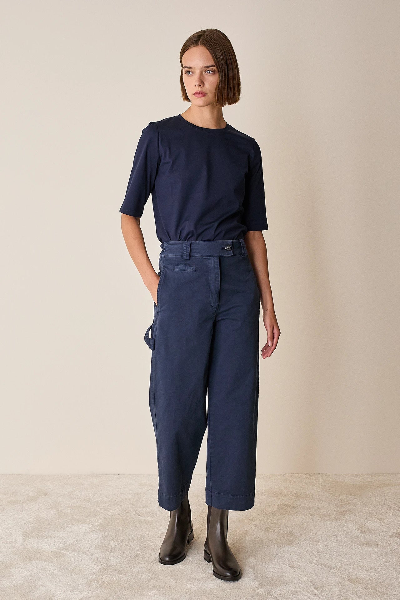 Pantaloni cropped con vita elastica