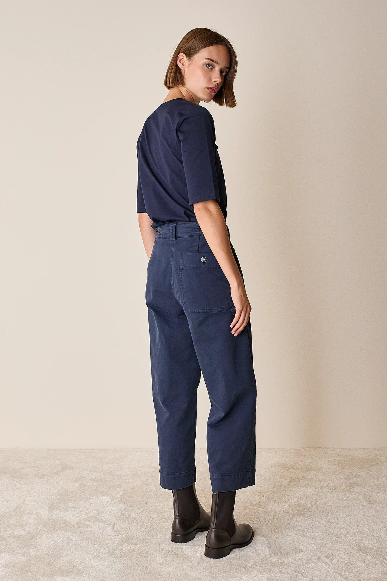 Pantaloni cropped con vita elastica