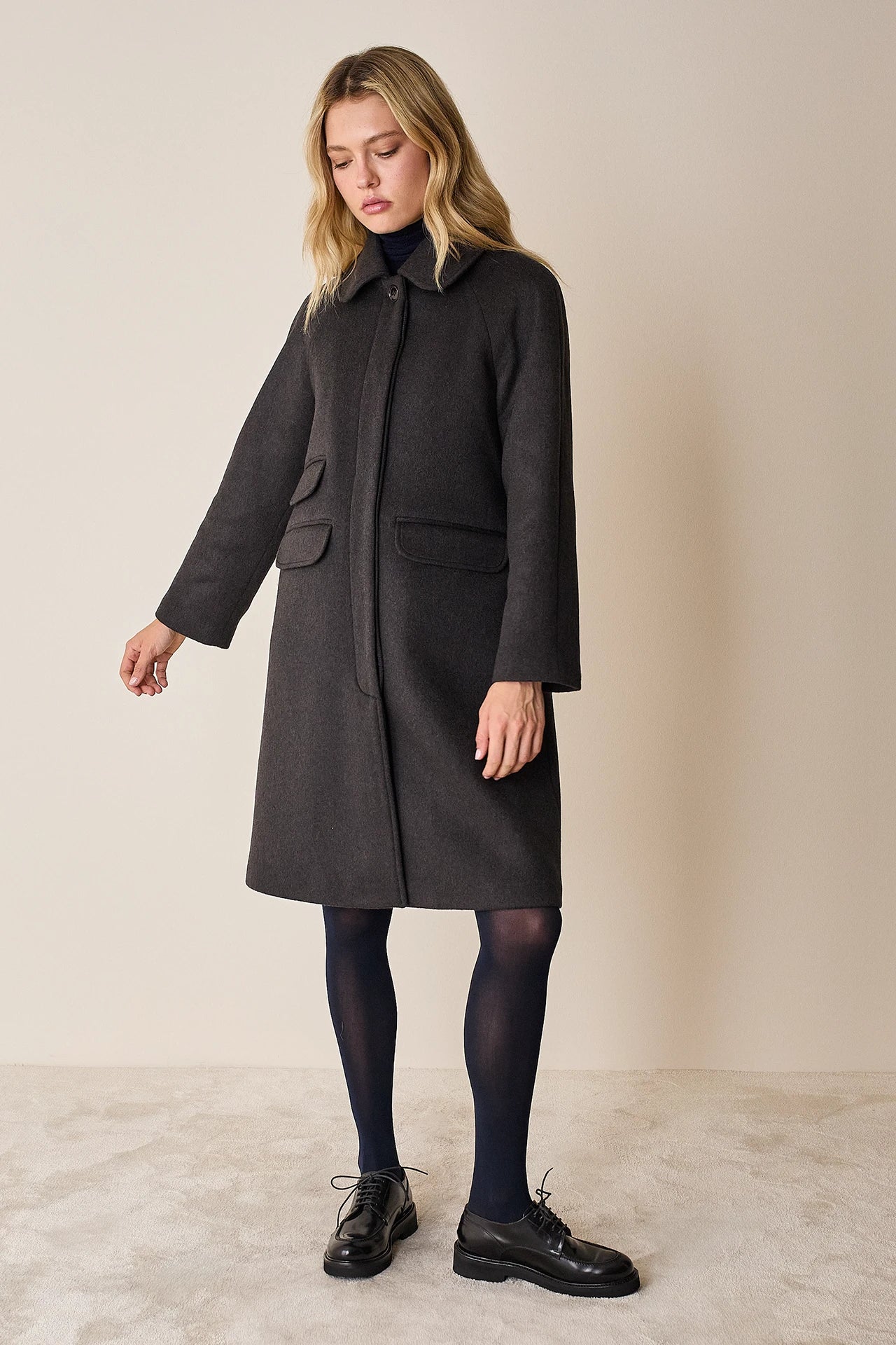 Wool and cashmere coat with raglan sleeves
