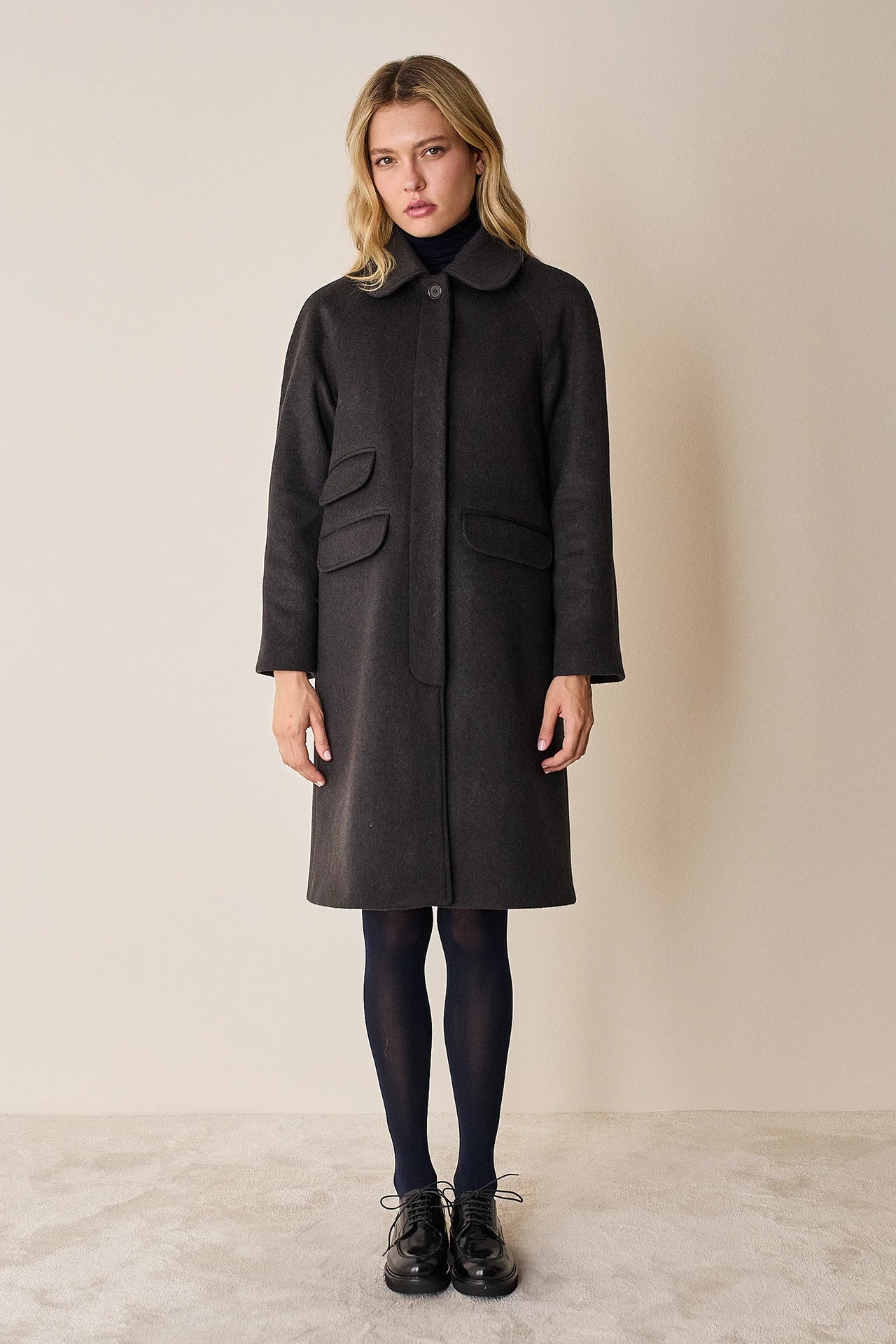 Wool and cashmere coat with raglan sleeves
