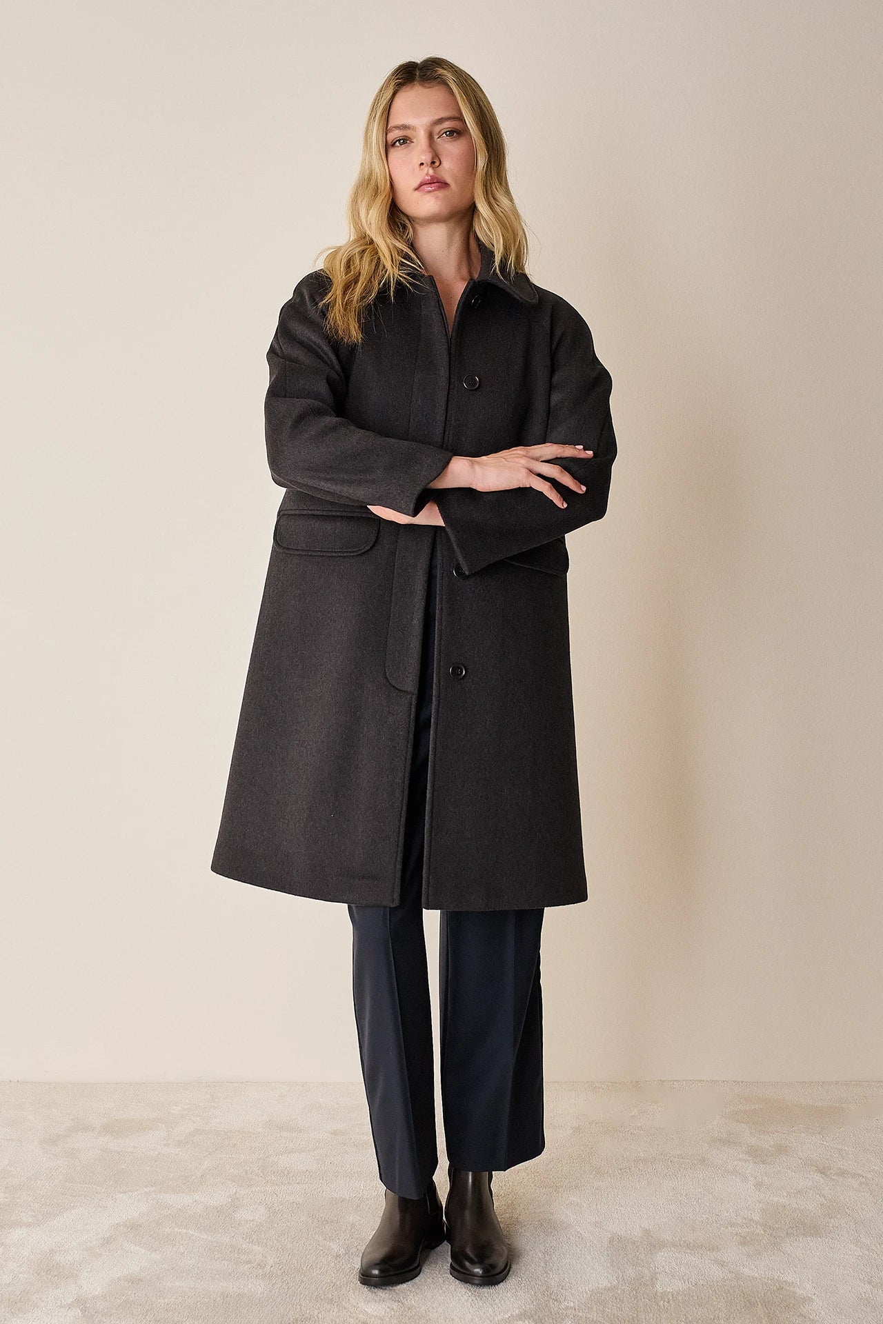 Wool and cashmere coat with raglan sleeves

