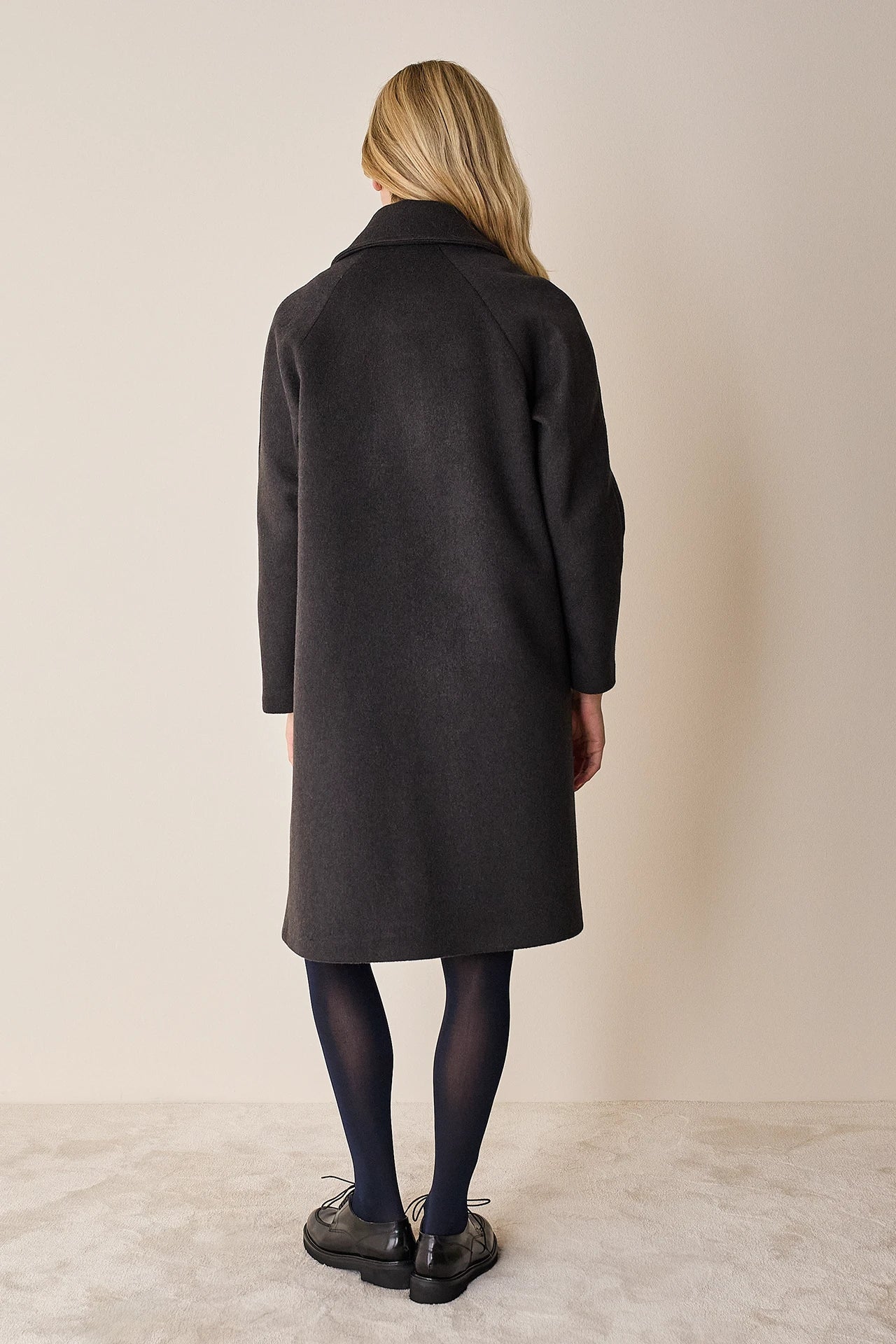 Wool and cashmere coat with raglan sleeves
