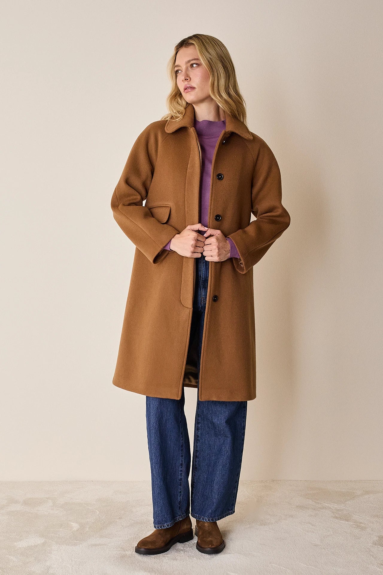 Wool and cashmere coat with raglan sleeves
