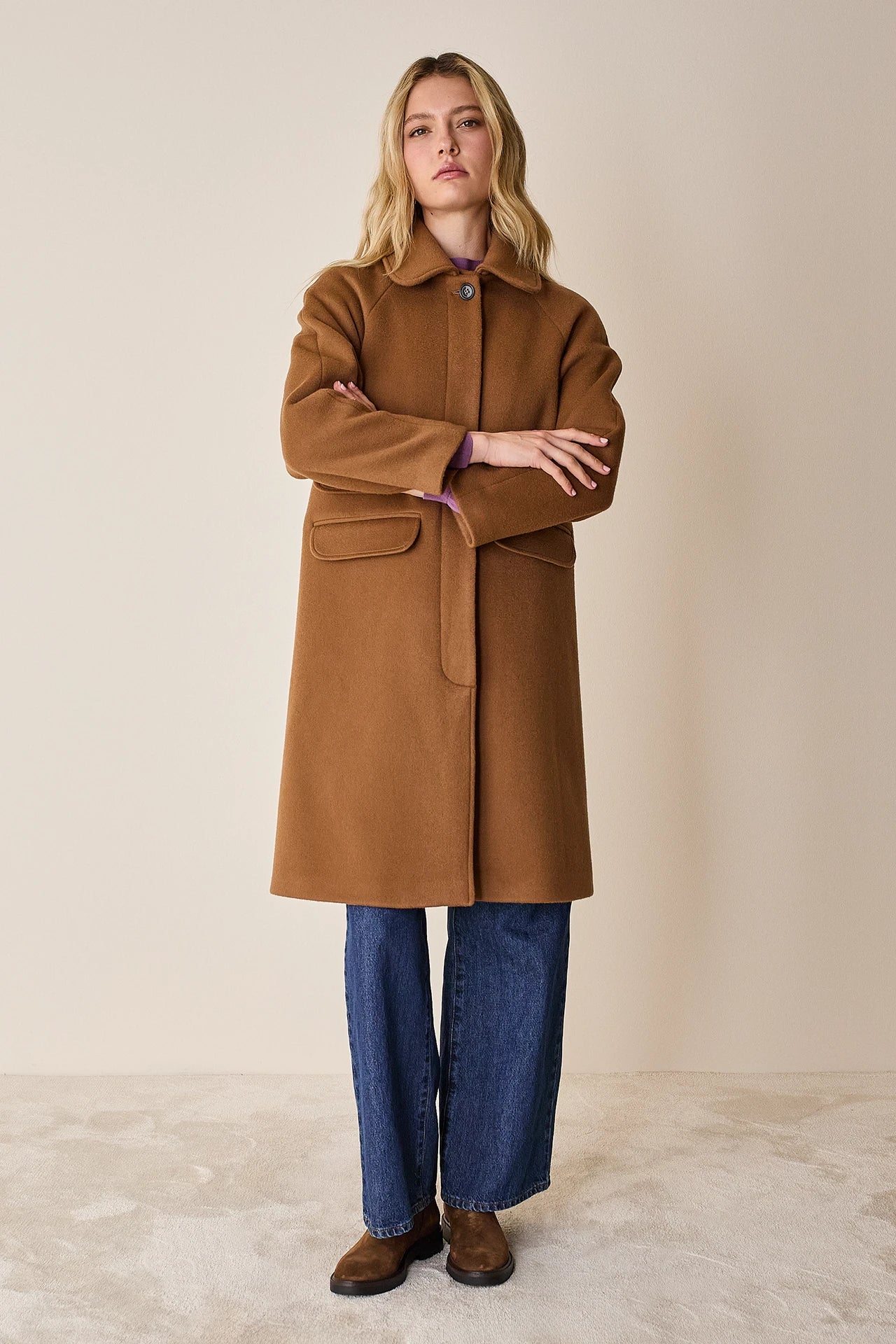 Wool and cashmere coat with raglan sleeves
