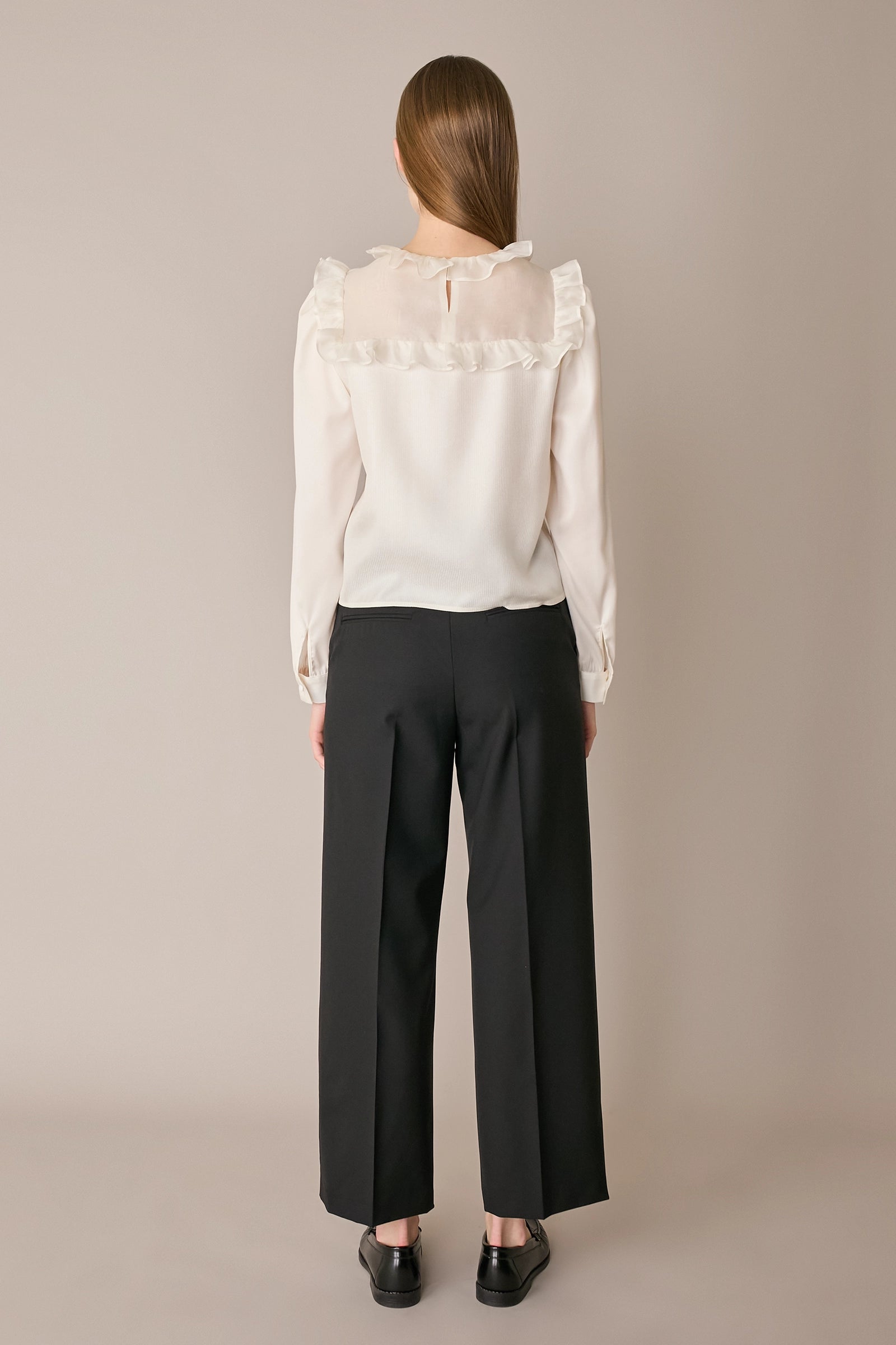 Blusa in organza di seta con pizzo e volant