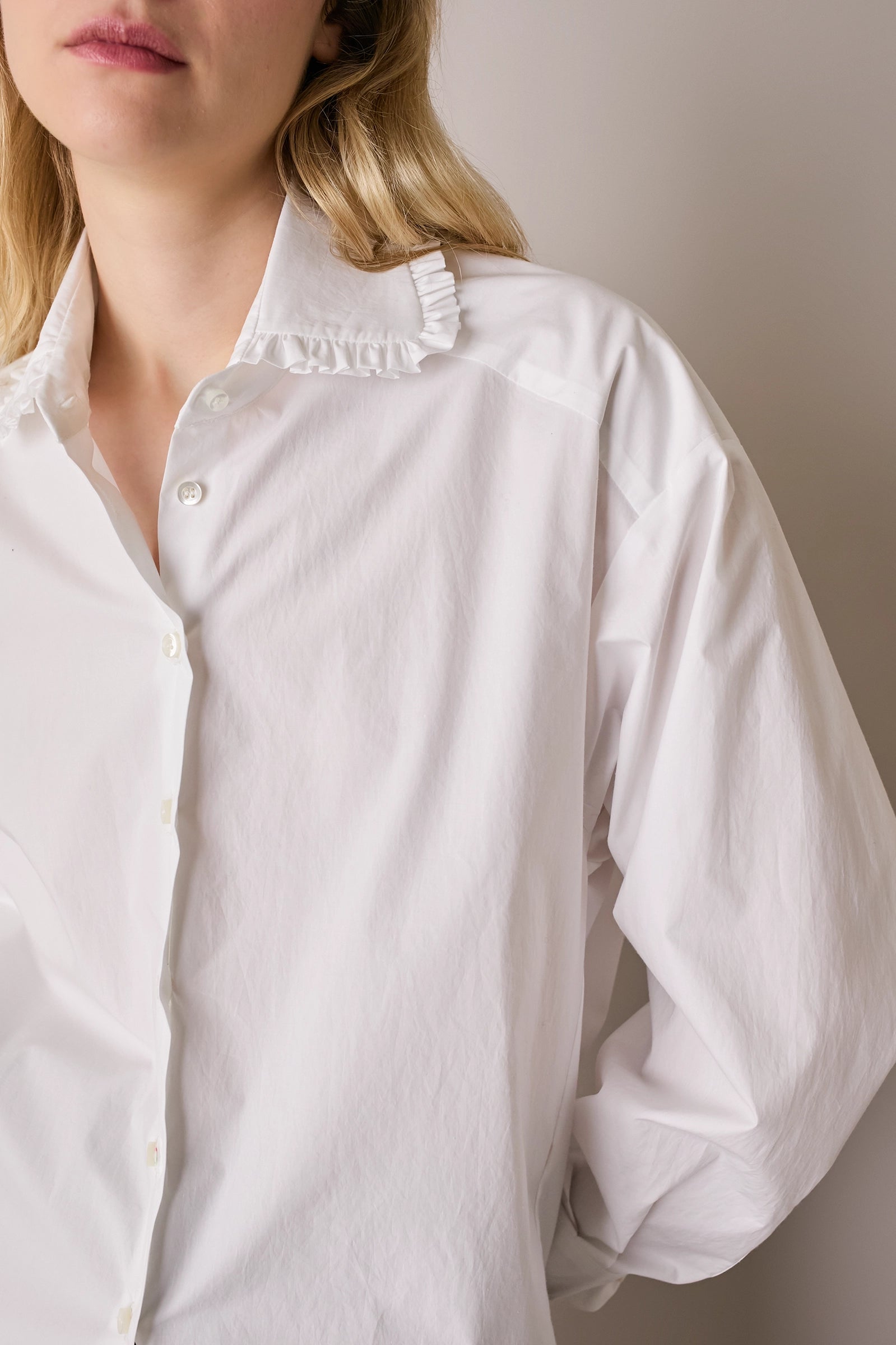 Boxy shirt with ruffled collar