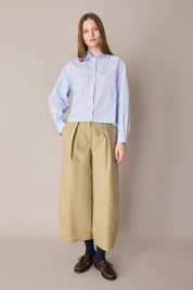 Boxy shirt with ruffled collar