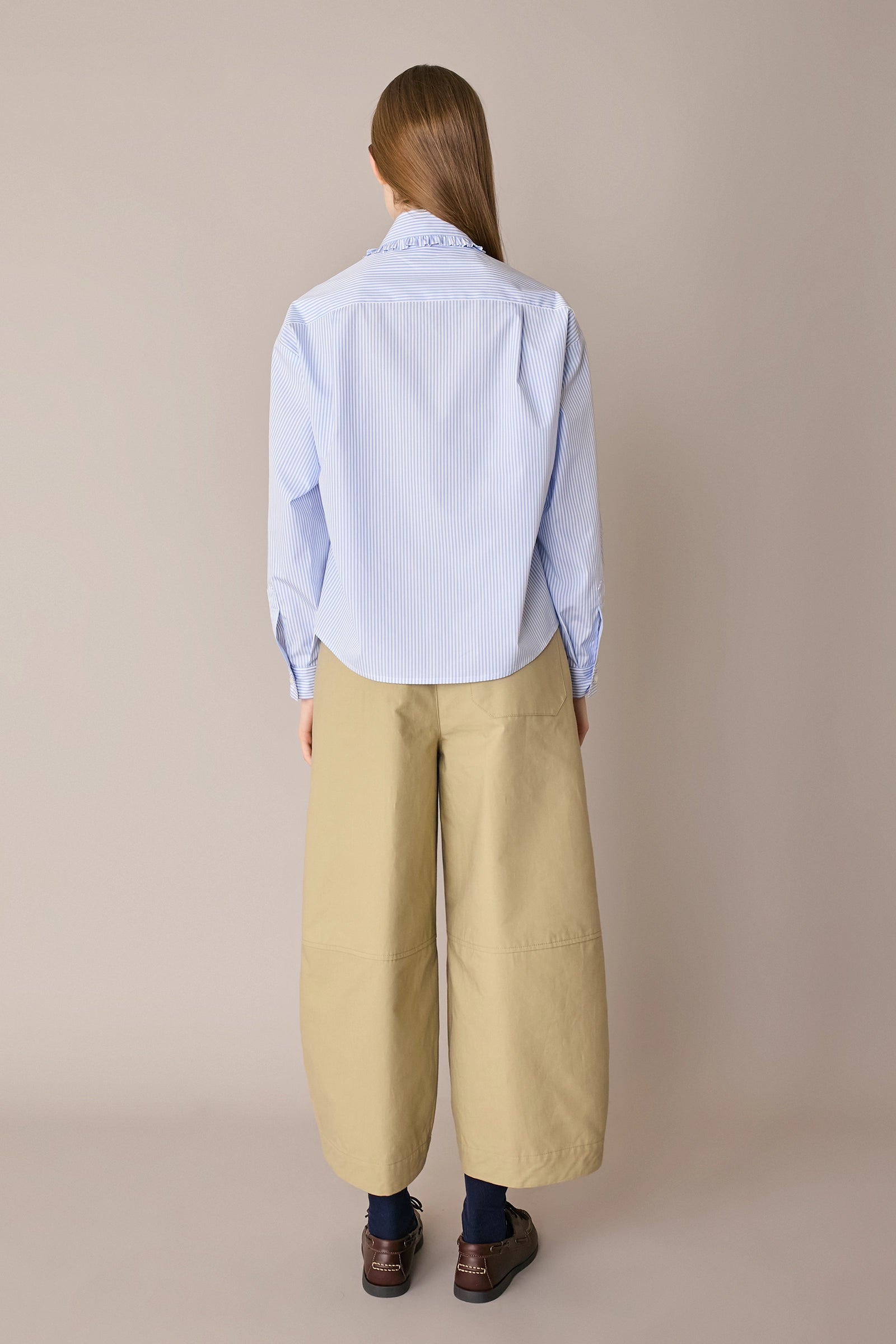 Boxy shirt with ruffled collar