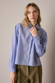 Boxy shirt with ruffled collar