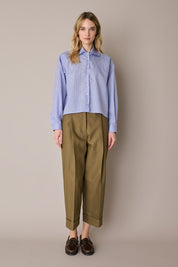 Boxy shirt with ruffled collar